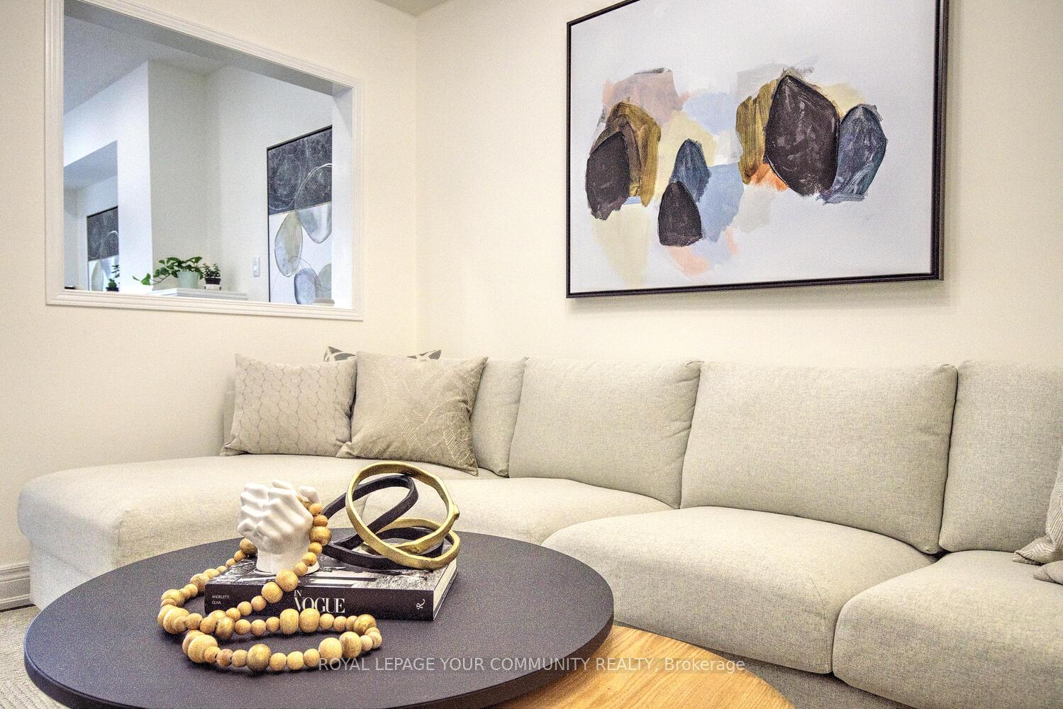 Photo 12 of 45 Catalpa Crescent, Vaughan, Patterson — HOMEH