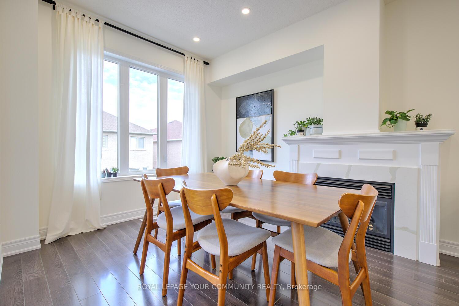 Photo 15 of 45 Catalpa Crescent, Vaughan, Patterson — HOMEH