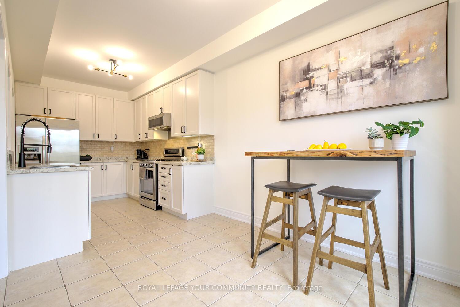 Photo 21 of 45 Catalpa Crescent, Vaughan, Patterson — HOMEH
