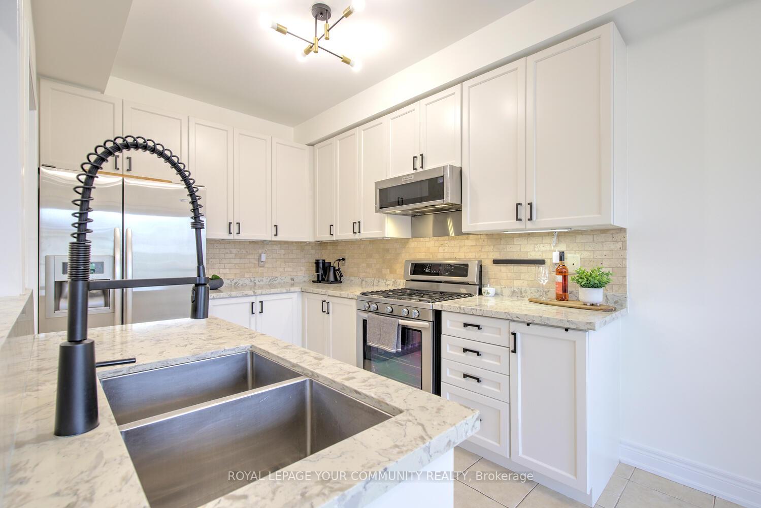 Photo 24 of 45 Catalpa Crescent, Vaughan, Patterson — HOMEH