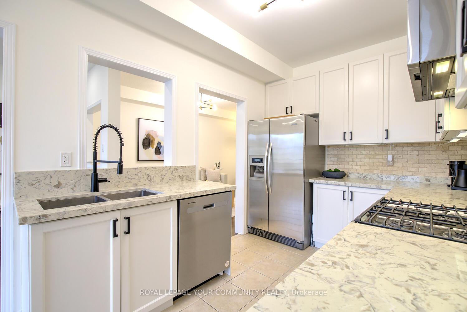 Photo 26 of 45 Catalpa Crescent, Vaughan, Patterson — HOMEH
