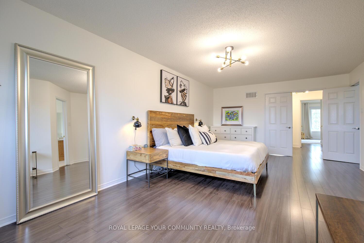 Photo 31 of 45 Catalpa Crescent, Vaughan, Patterson — HOMEH