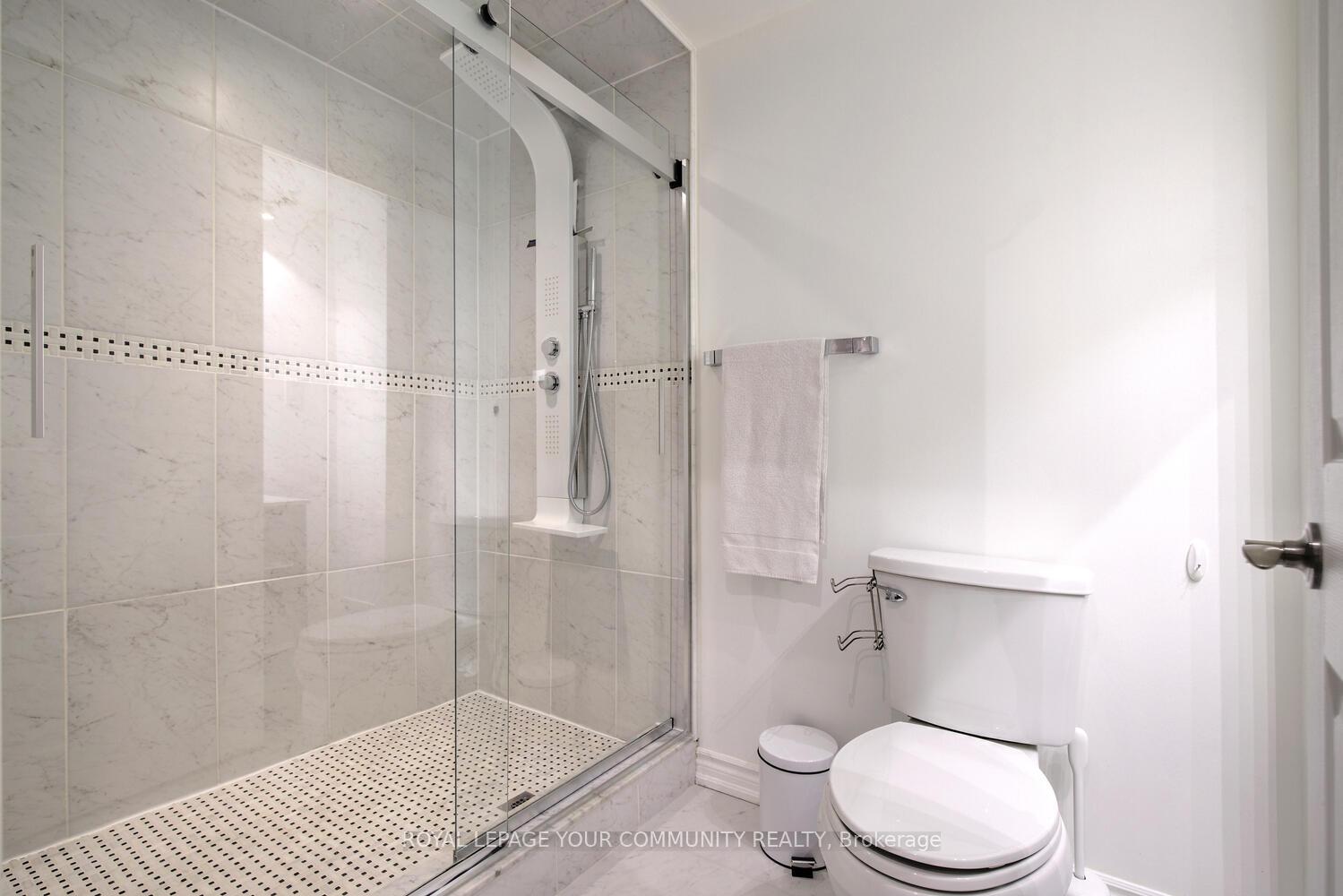 Photo 39 of 45 Catalpa Crescent, Vaughan, Patterson — HOMEH