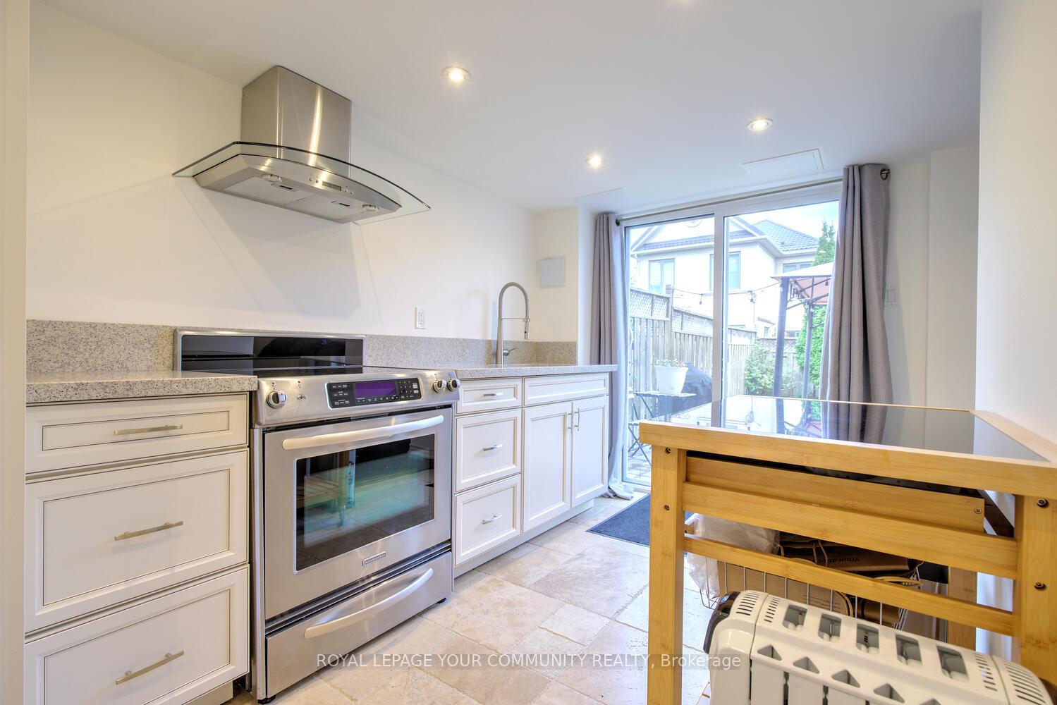 Photo 42 of 45 Catalpa Crescent, Vaughan, Patterson — HOMEH