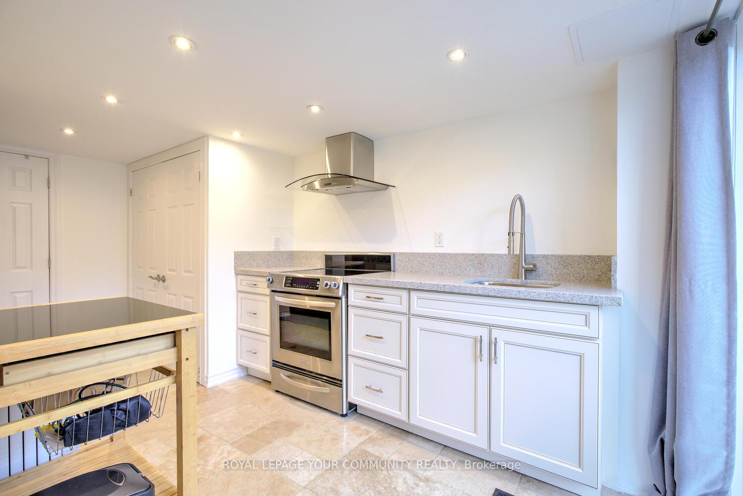 Photo 43 of 45 Catalpa Crescent, Vaughan, Patterson — HOMEH