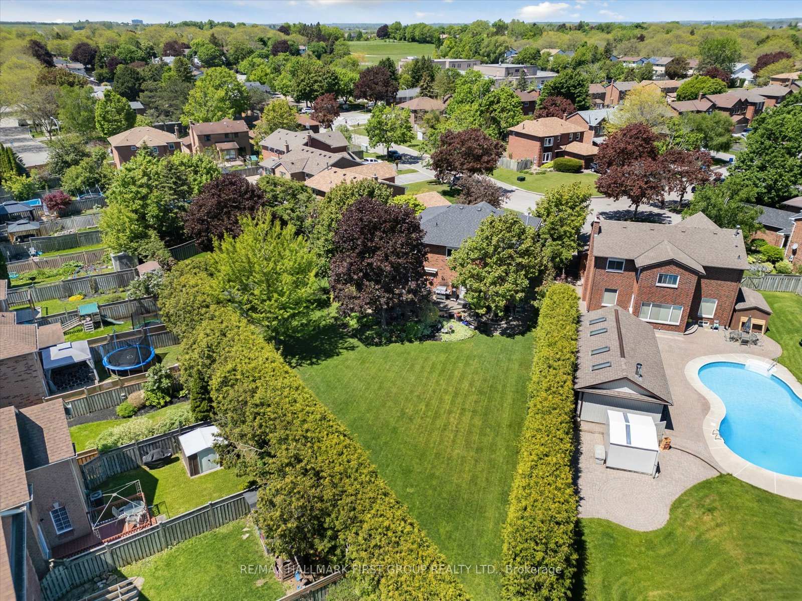 Photo 3 of 7 Brookdale Crescent, Whitby, Lynde Creek — HOMEH