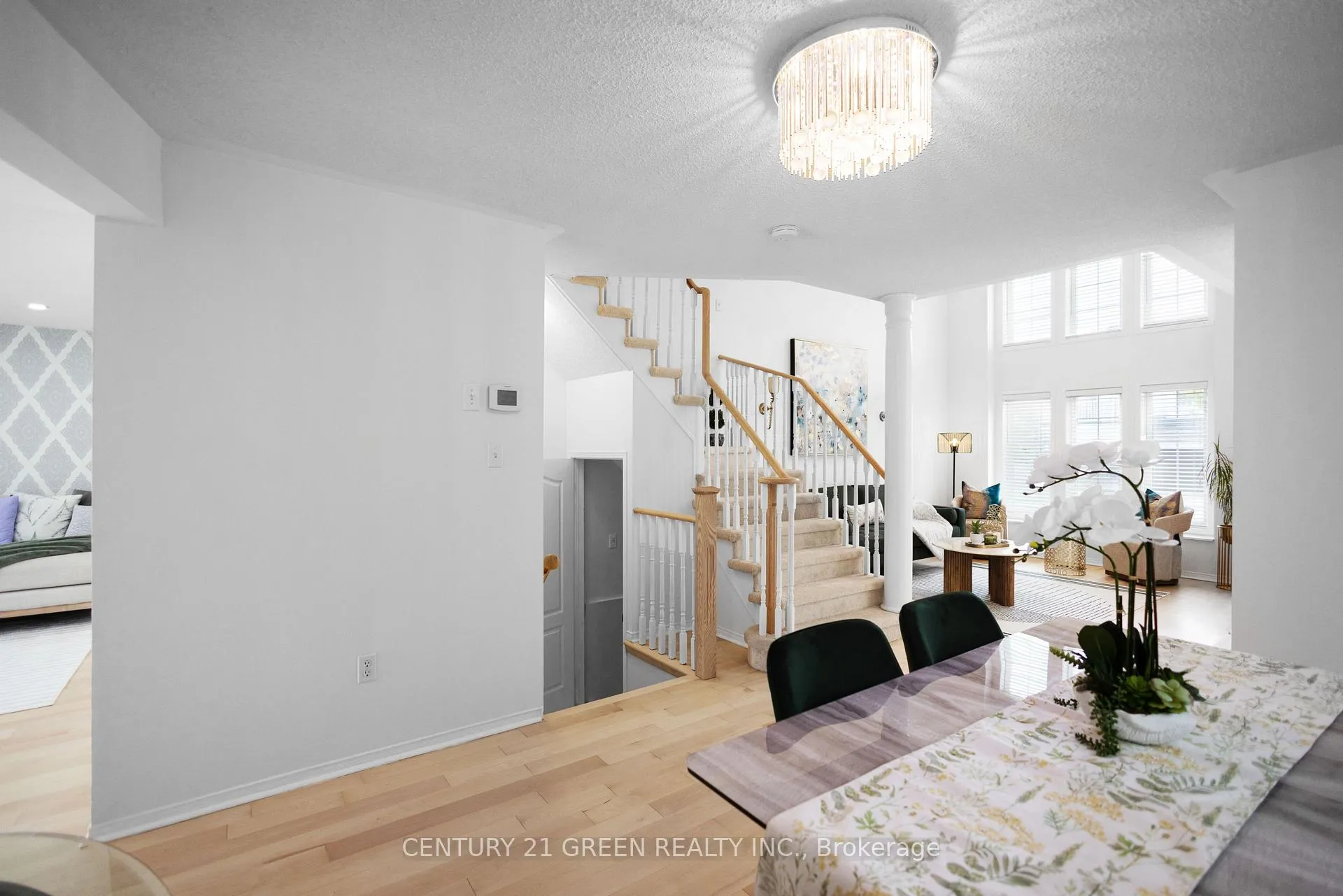 Photo 9 of 25 Warwick Avenue, Ajax, South East — HOMEH