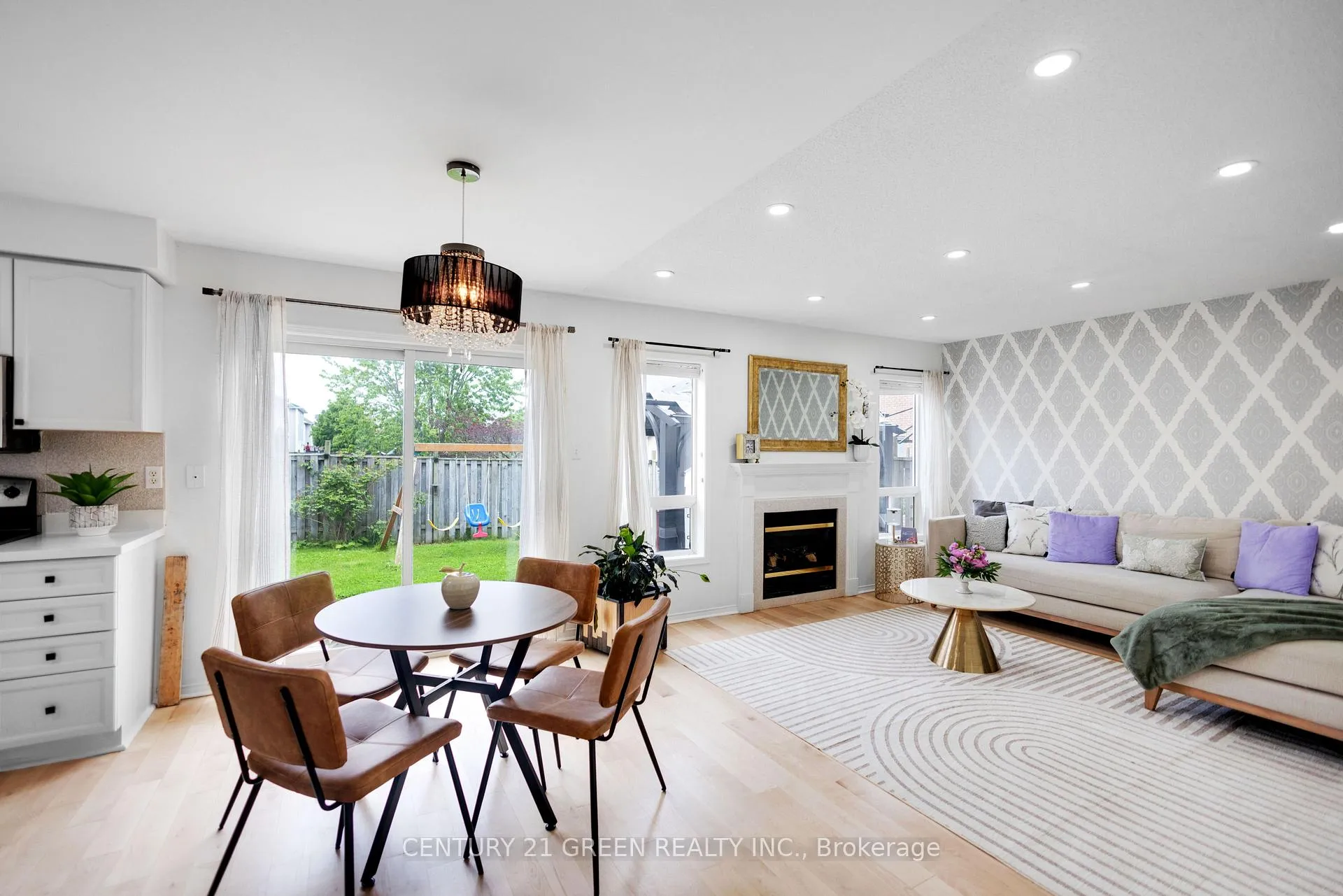 Photo 11 of 25 Warwick Avenue, Ajax, South East — HOMEH