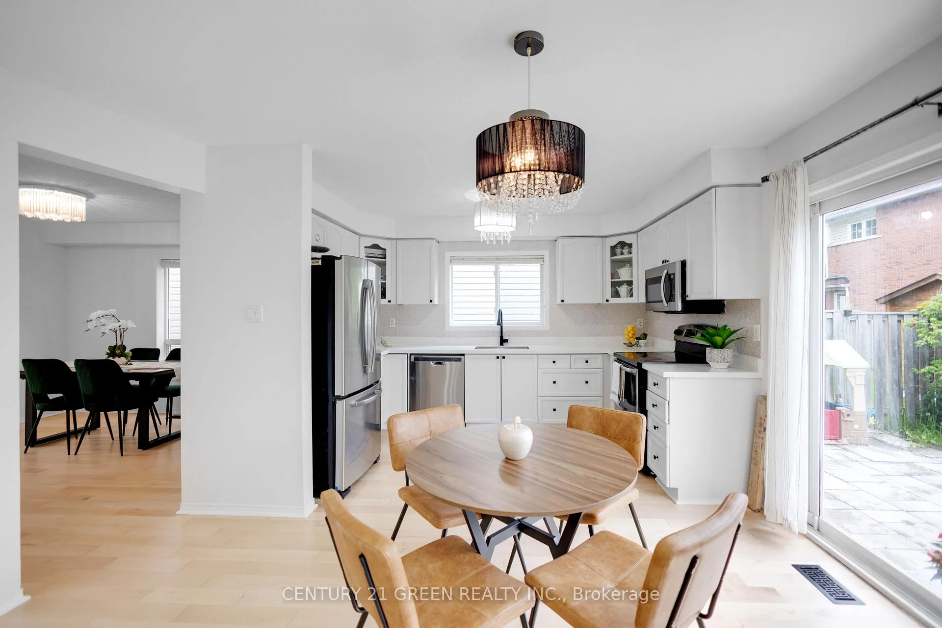 Photo 13 of 25 Warwick Avenue, Ajax, South East — HOMEH