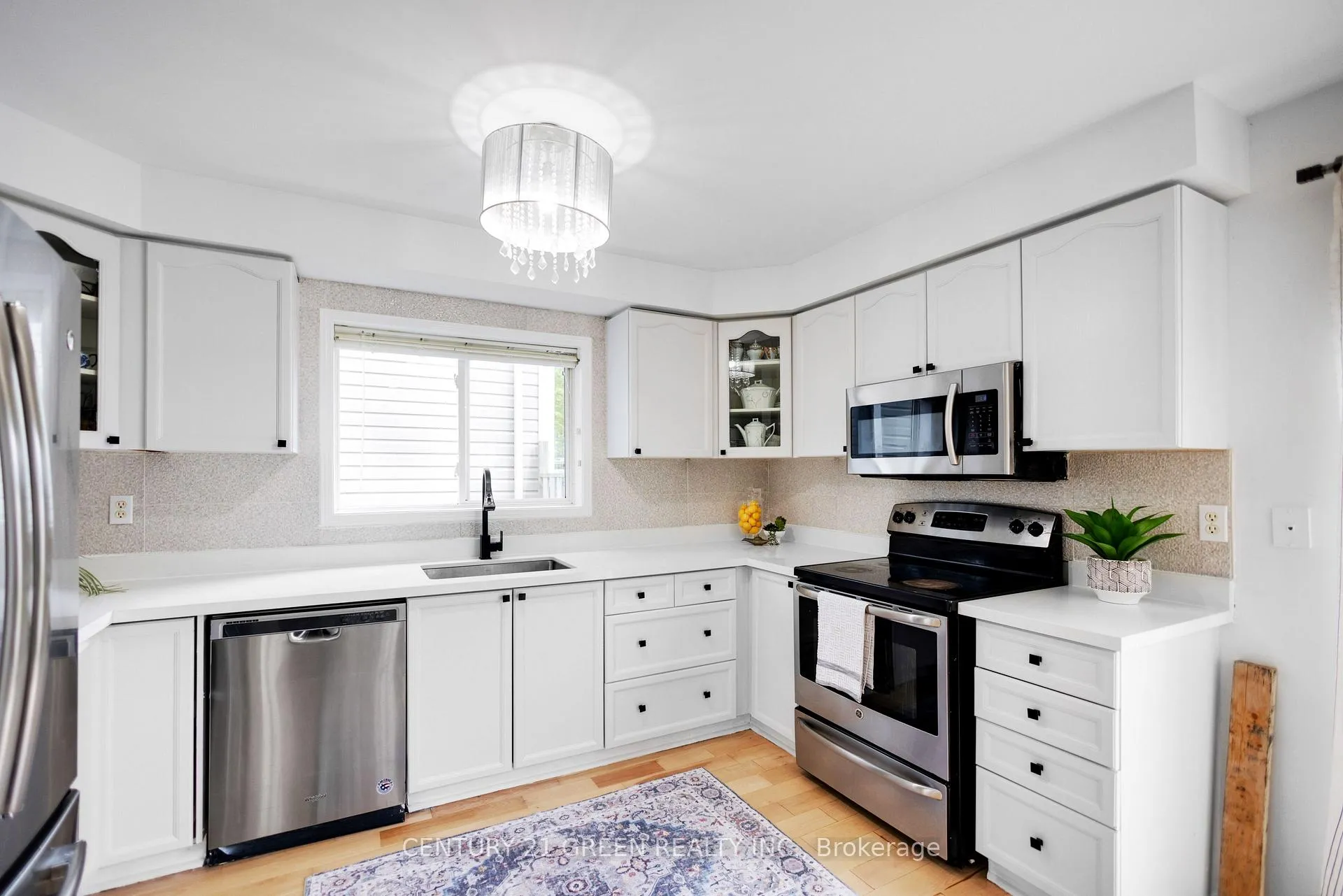 Photo 14 of 25 Warwick Avenue, Ajax, South East — HOMEH