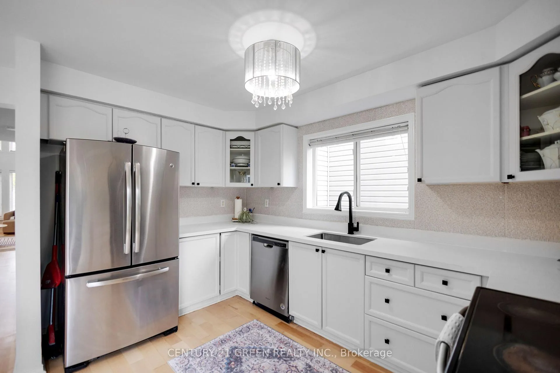 Photo 15 of 25 Warwick Avenue, Ajax, South East — HOMEH