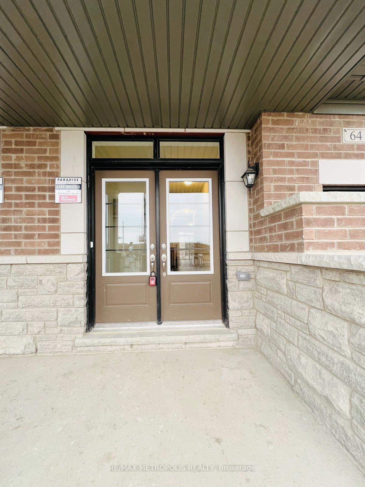 Photo 2 of 64 Hartington Street, Vaughan, Kleinburg — HOMEH