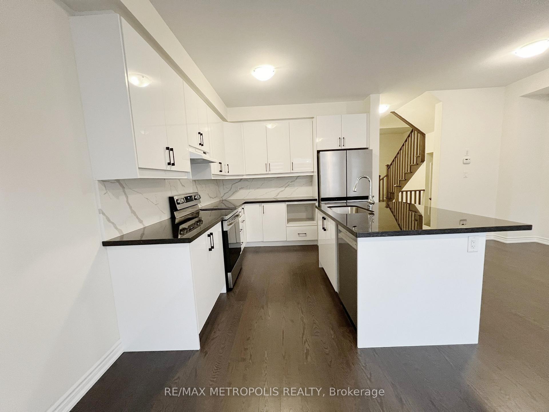 Photo 3 of 64 Hartington Street, Vaughan, Kleinburg — HOMEH