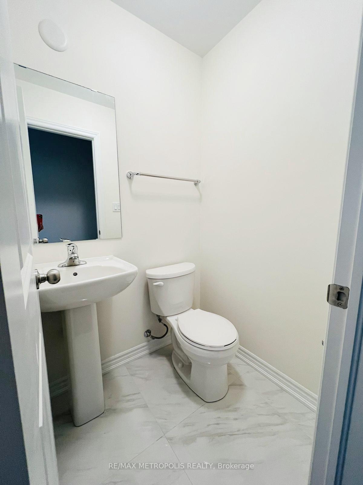Photo 8 of 64 Hartington Street, Vaughan, Kleinburg — HOMEH