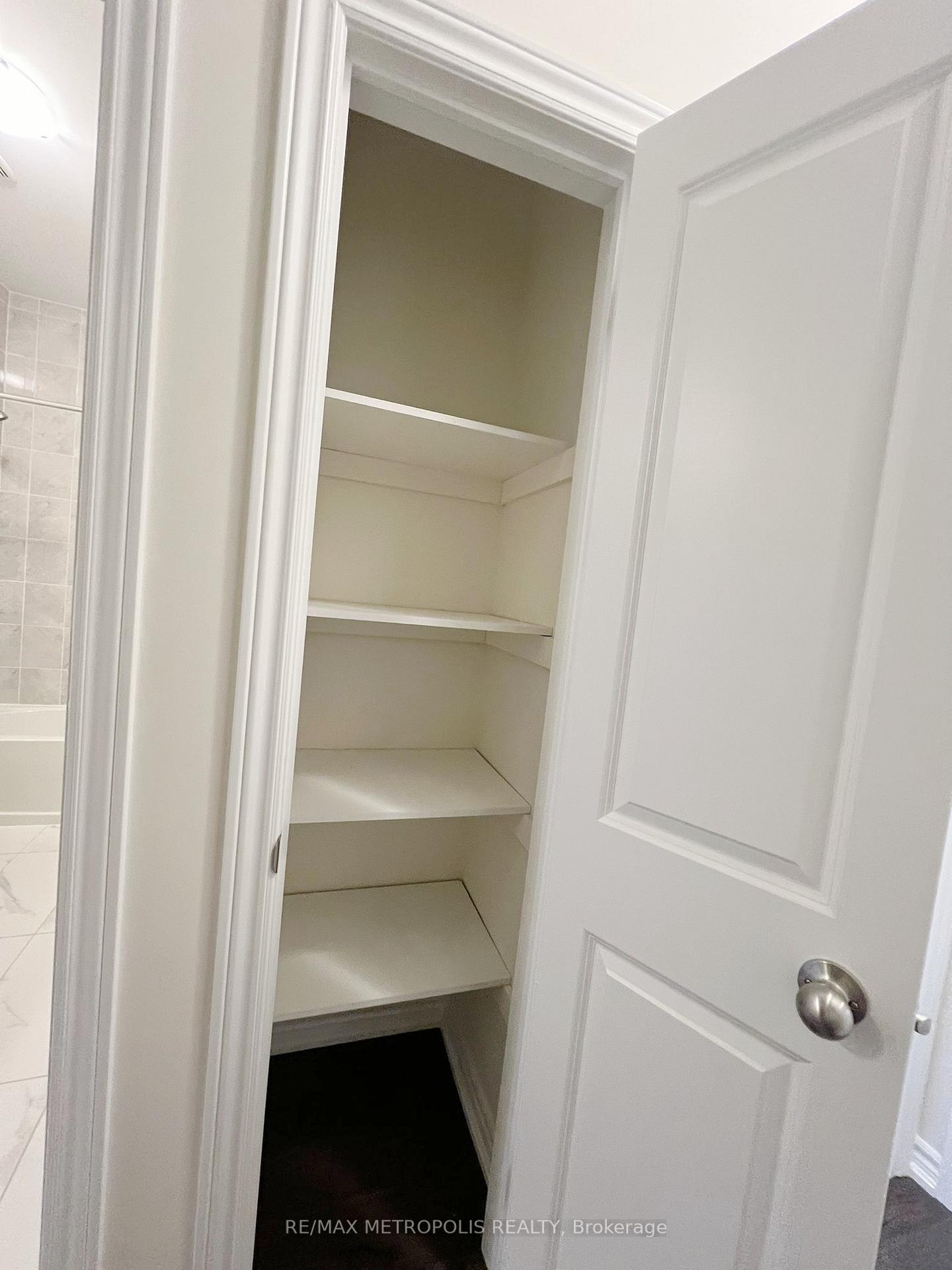 Photo 16 of 64 Hartington Street, Vaughan, Kleinburg — HOMEH