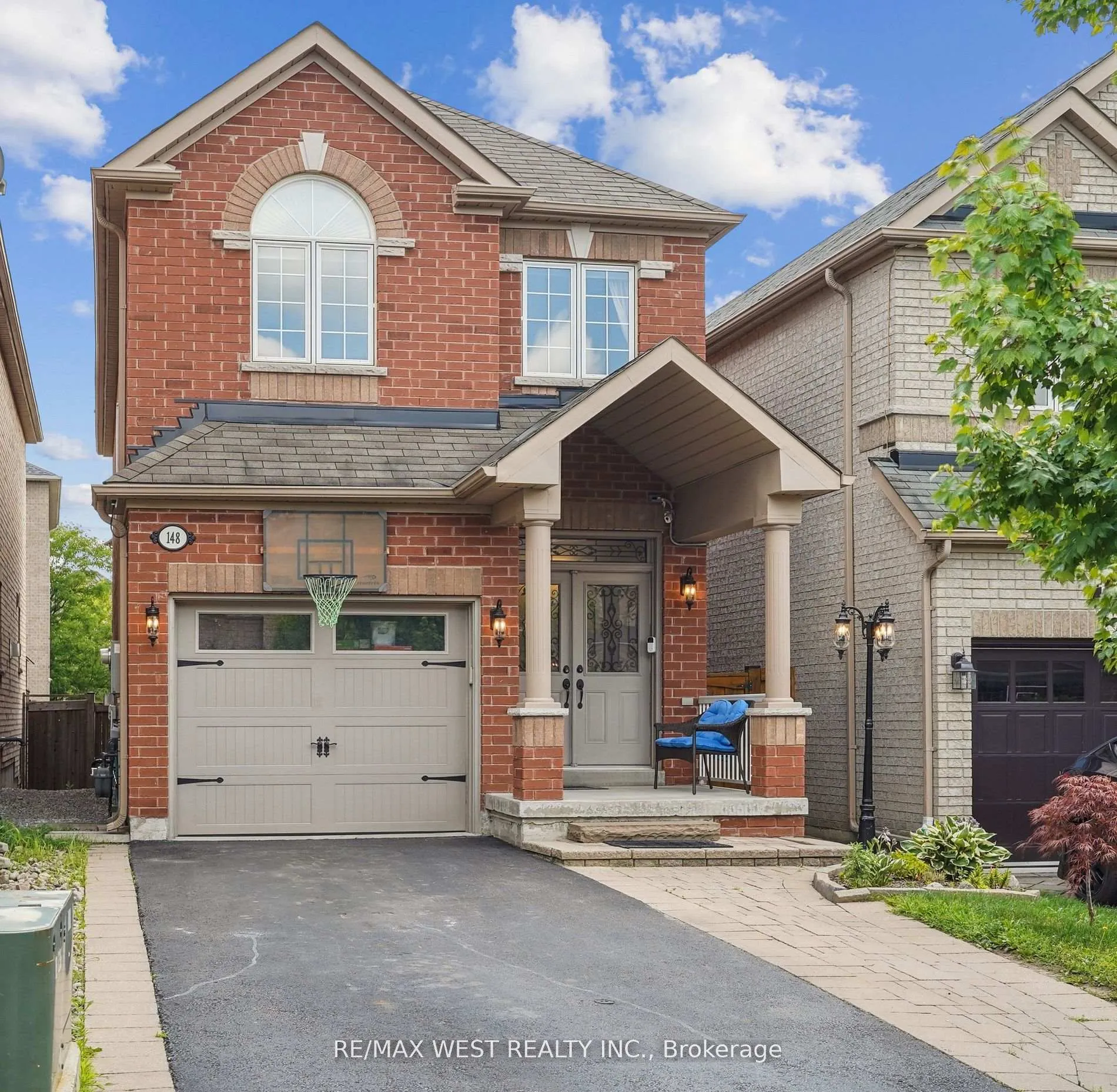 Photo 2 of 148 Chayna Crescent, Vaughan, Patterson — HOMEH