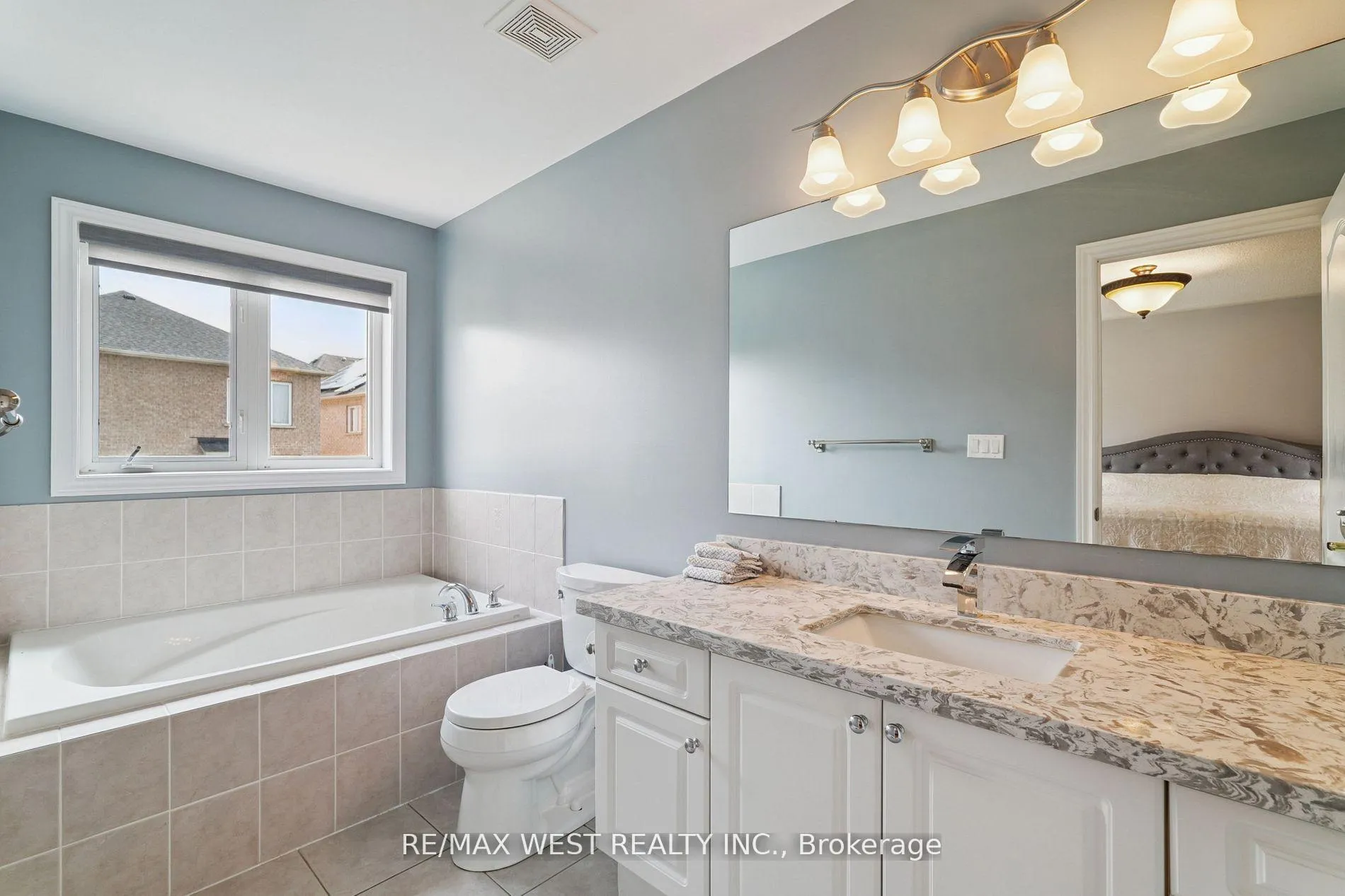 Photo 7 of 148 Chayna Crescent, Vaughan, Patterson — HOMEH