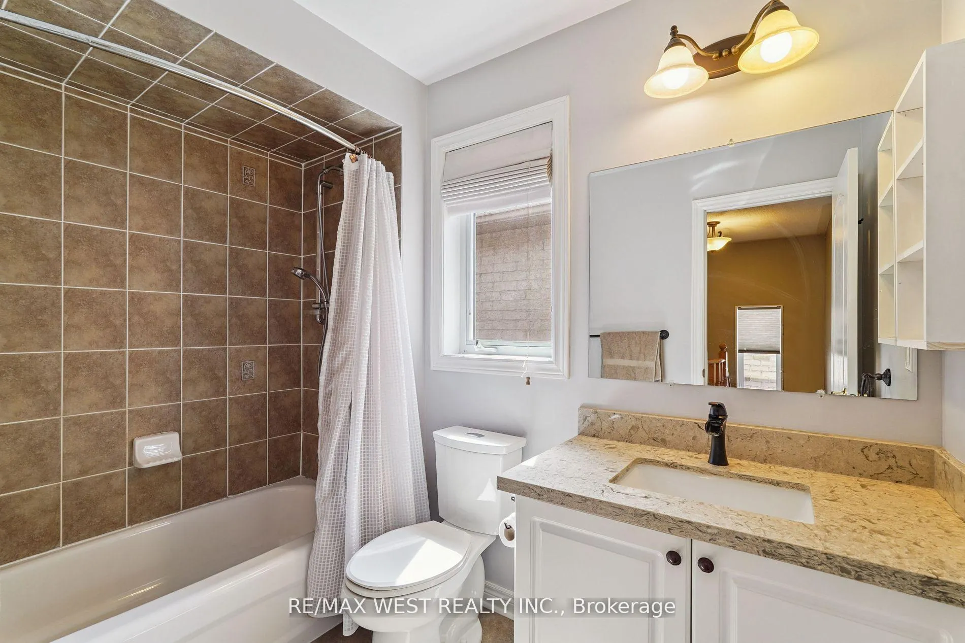 Photo 10 of 148 Chayna Crescent, Vaughan, Patterson — HOMEH