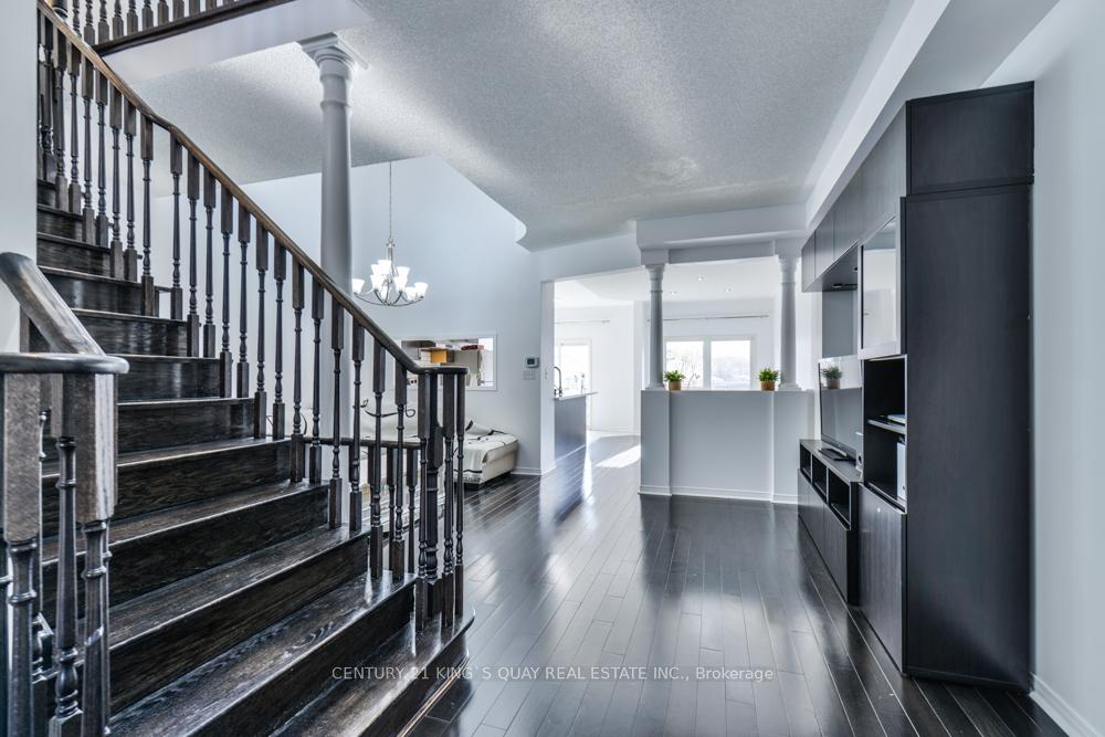 Photo 4 of 89 D'Amato Crescent, Vaughan, Maple — HOMEH