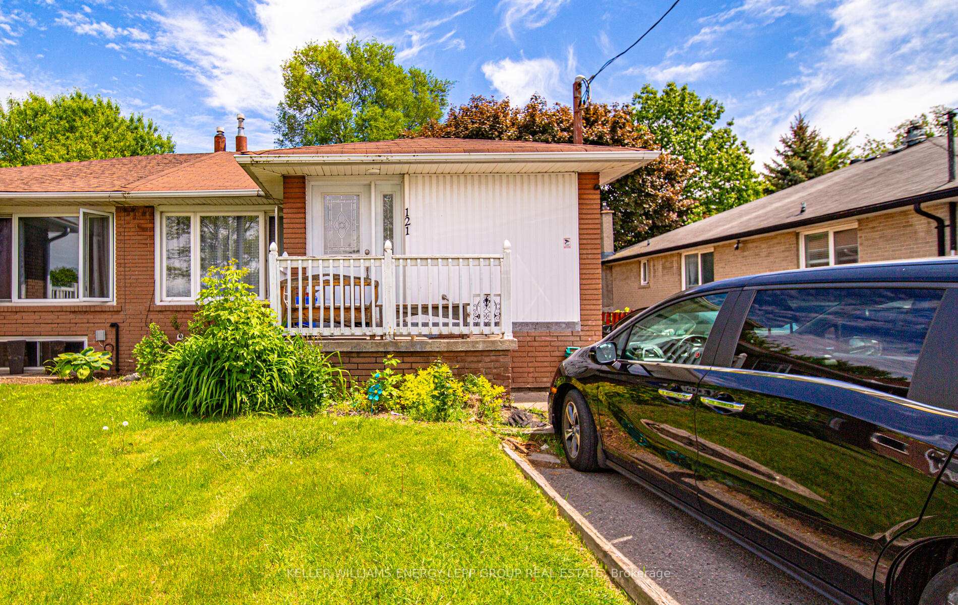 Photo 2 of 121 Lupin Drive, Whitby, Downtown Whitby — HOMEH