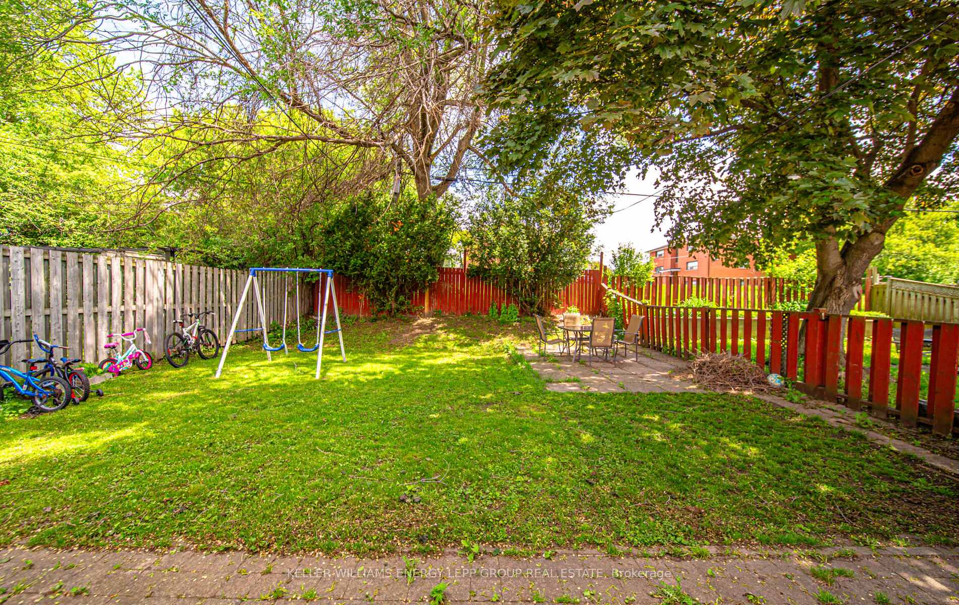 Photo 4 of 121 Lupin Drive, Whitby, Downtown Whitby — HOMEH