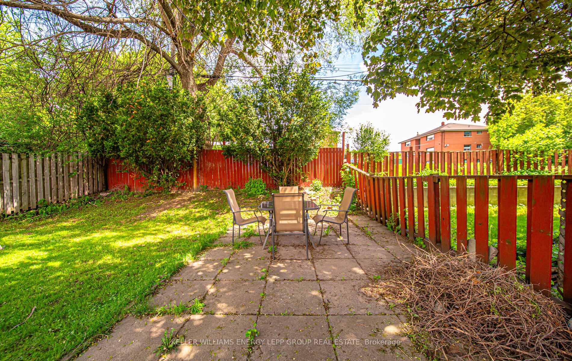 Photo 5 of 121 Lupin Drive, Whitby, Downtown Whitby — HOMEH