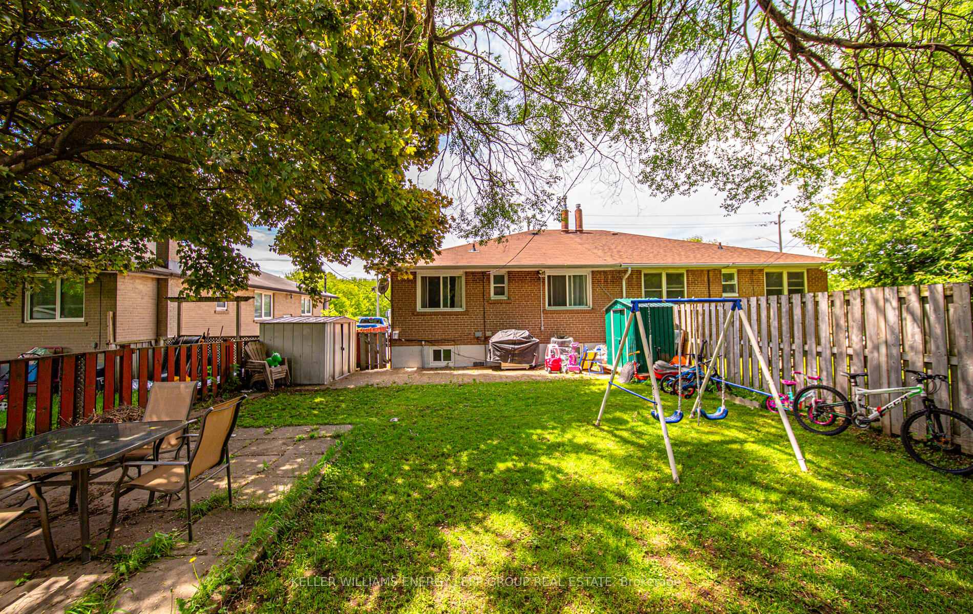 Photo 6 of 121 Lupin Drive, Whitby, Downtown Whitby — HOMEH
