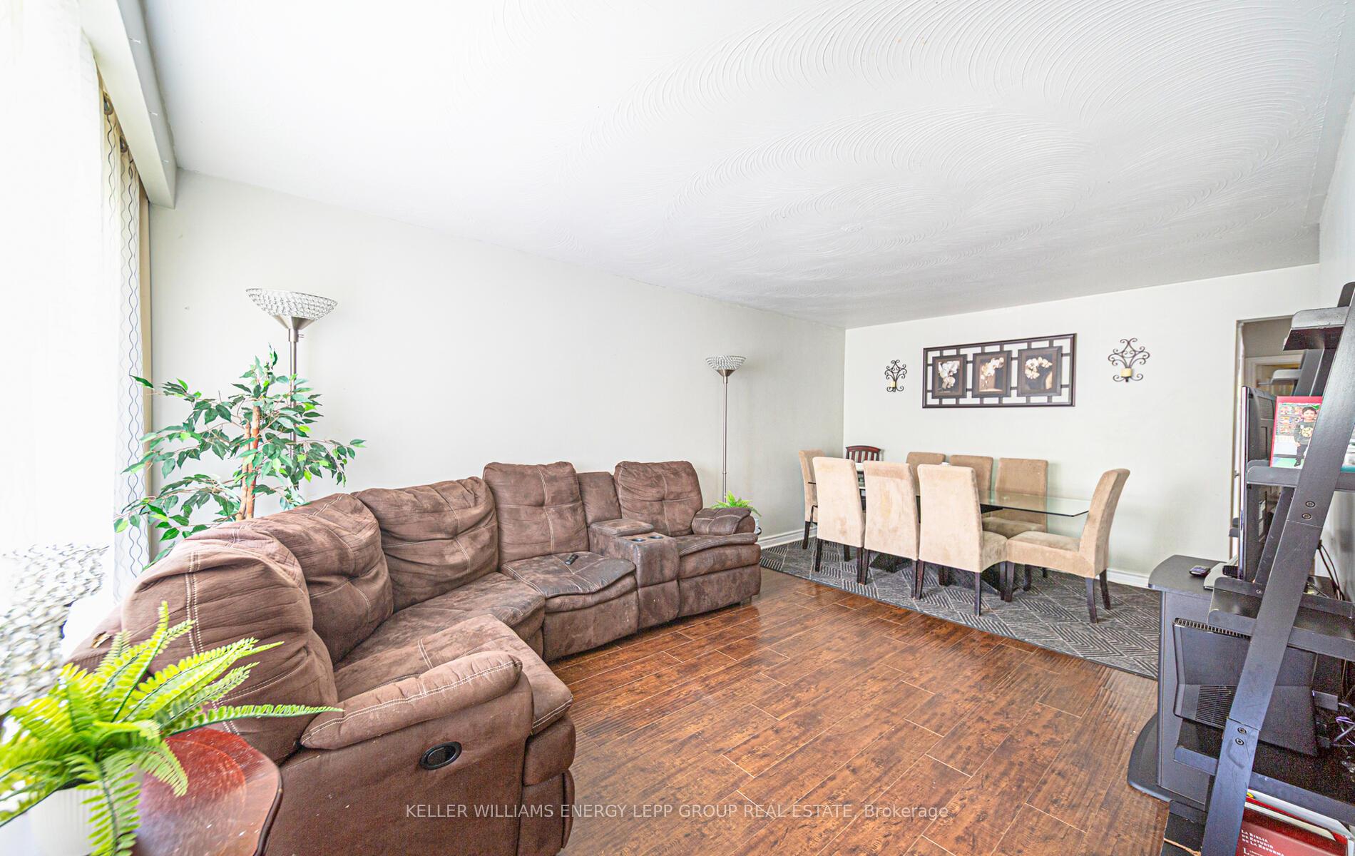 Photo 8 of 121 Lupin Drive, Whitby, Downtown Whitby — HOMEH