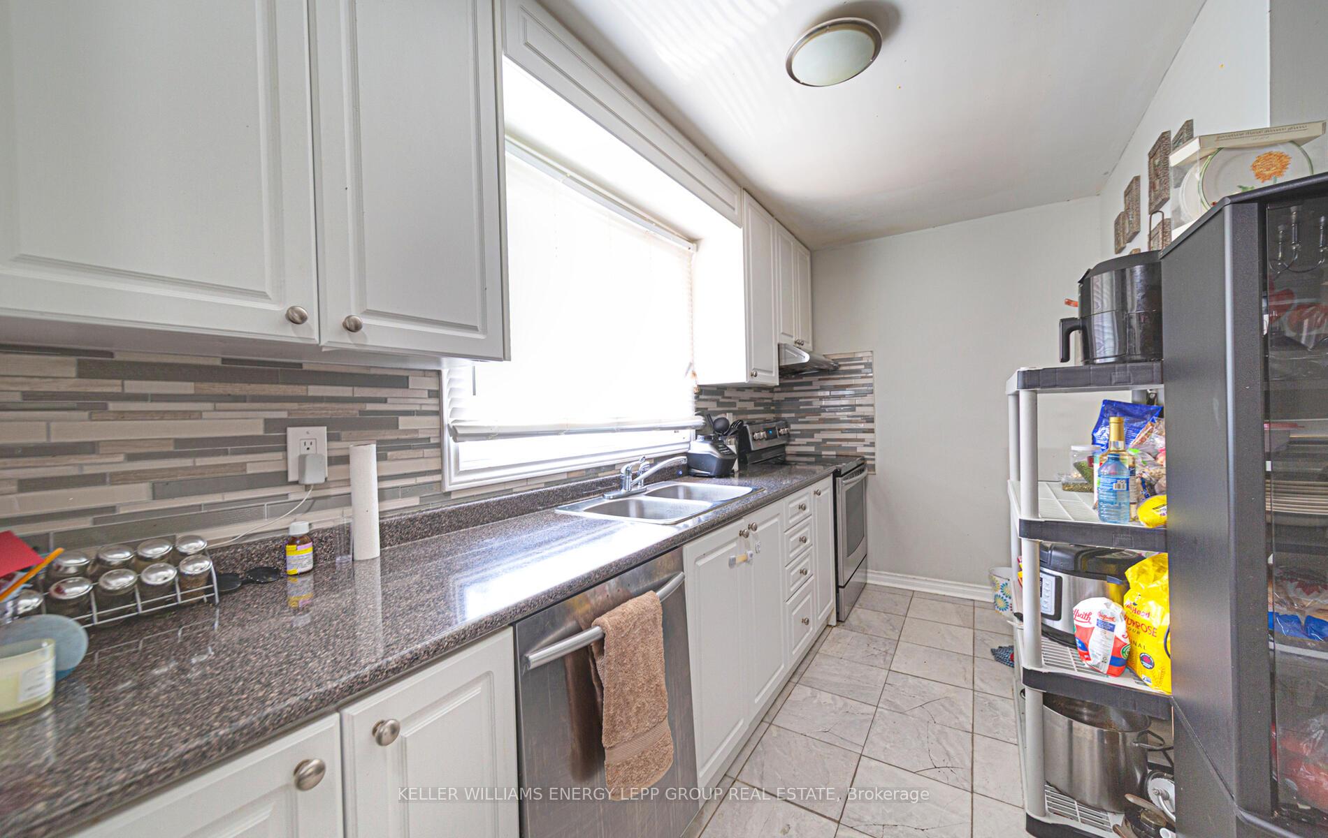 Photo 11 of 121 Lupin Drive, Whitby, Downtown Whitby — HOMEH