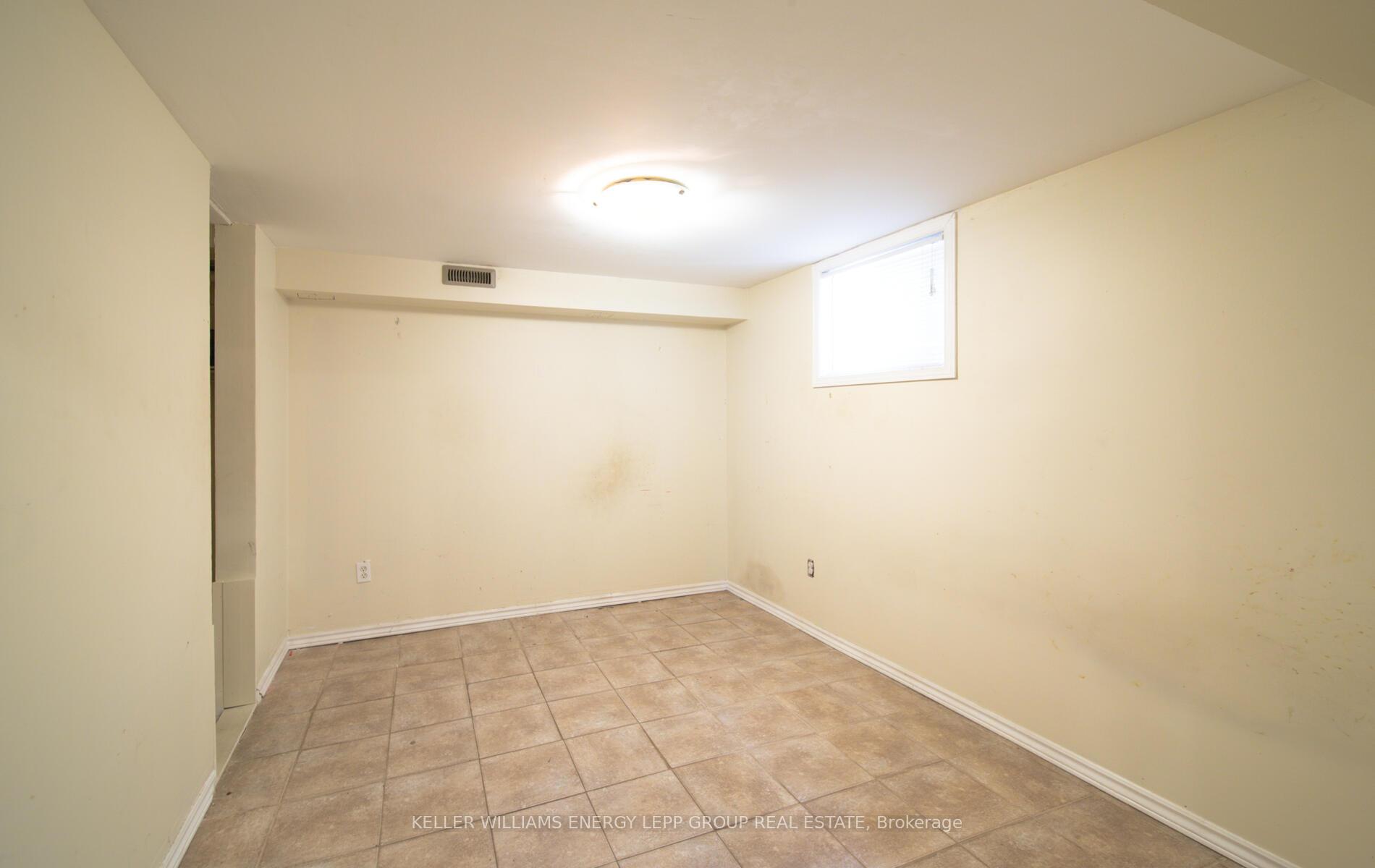 Photo 19 of 121 Lupin Drive, Whitby, Downtown Whitby — HOMEH