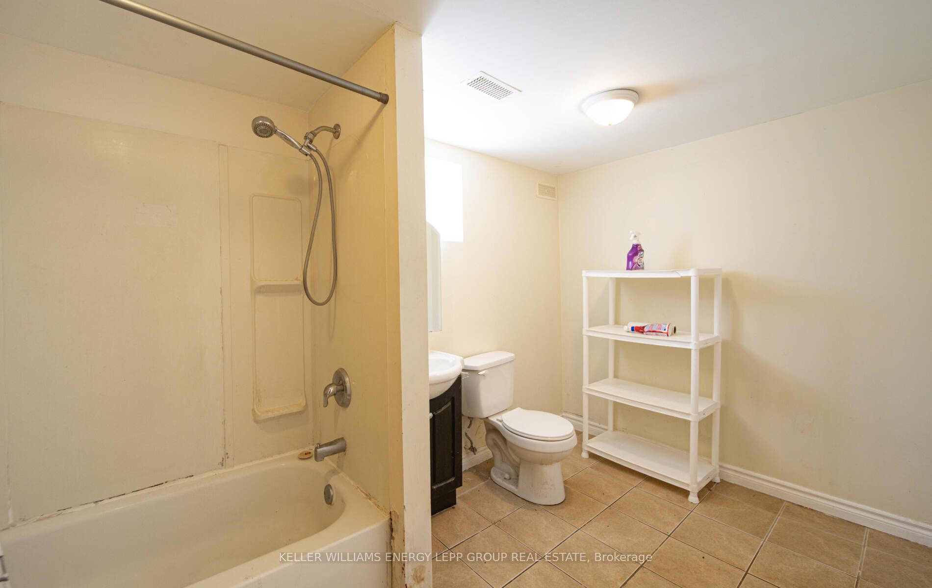 Photo 21 of 121 Lupin Drive, Whitby, Downtown Whitby — HOMEH