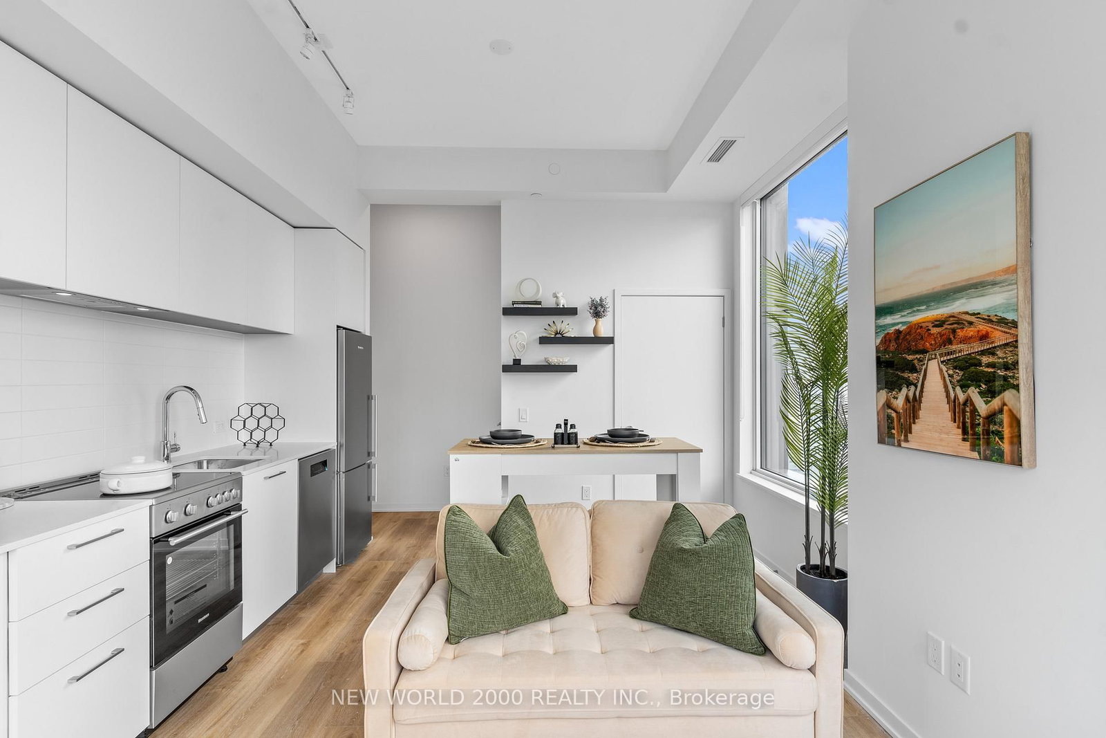Photo 5 of Unit 2612, 101 Roehampton Ave, Toronto, Mount Pleasant West — HOMEH