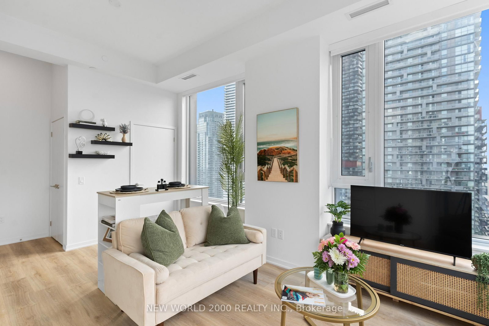 Photo 6 of Unit 2612, 101 Roehampton Ave, Toronto, Mount Pleasant West — HOMEH