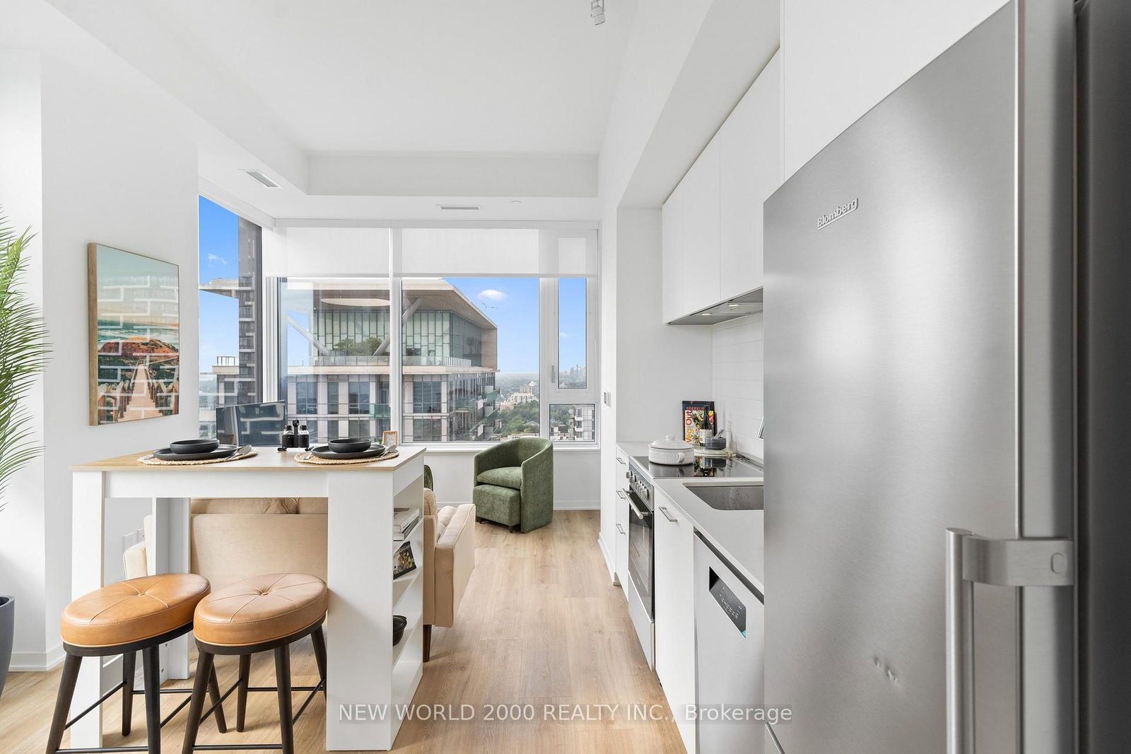 Photo 6 of Unit 3412, 101 Roehampton Ave, Toronto, Mount Pleasant West — HOMEH