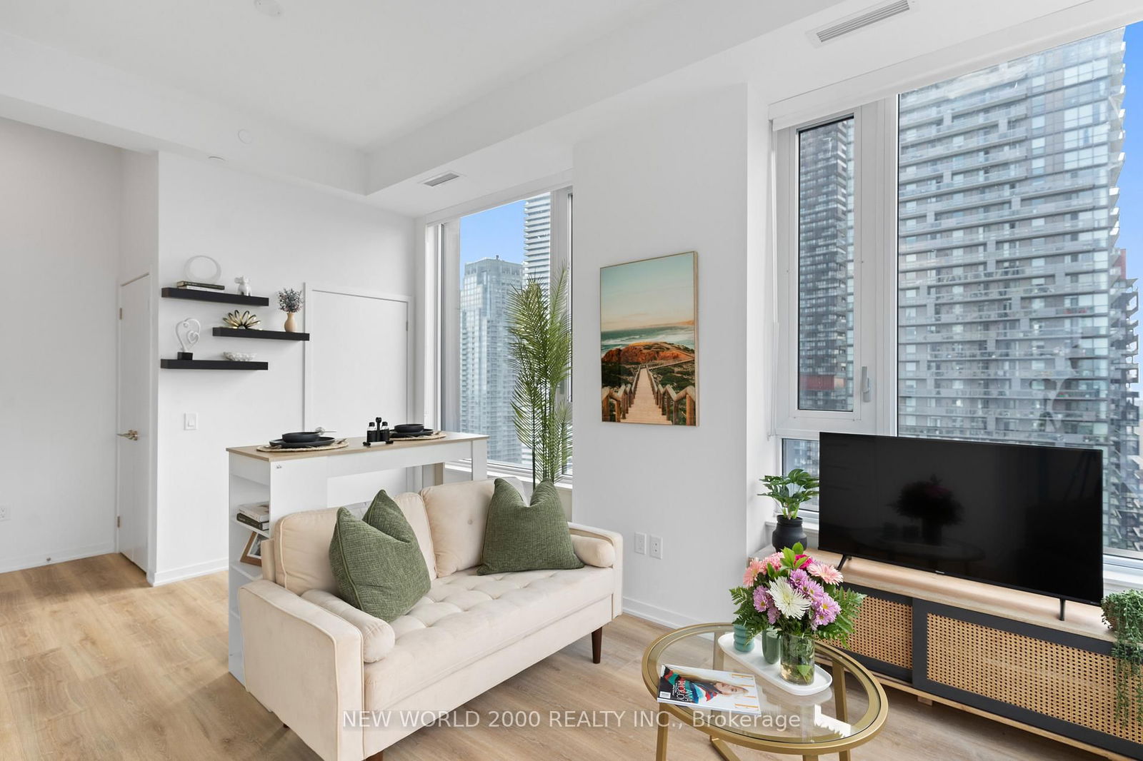 Photo 5 of Unit 3412, 101 Roehampton Ave, Toronto, Mount Pleasant West — HOMEH