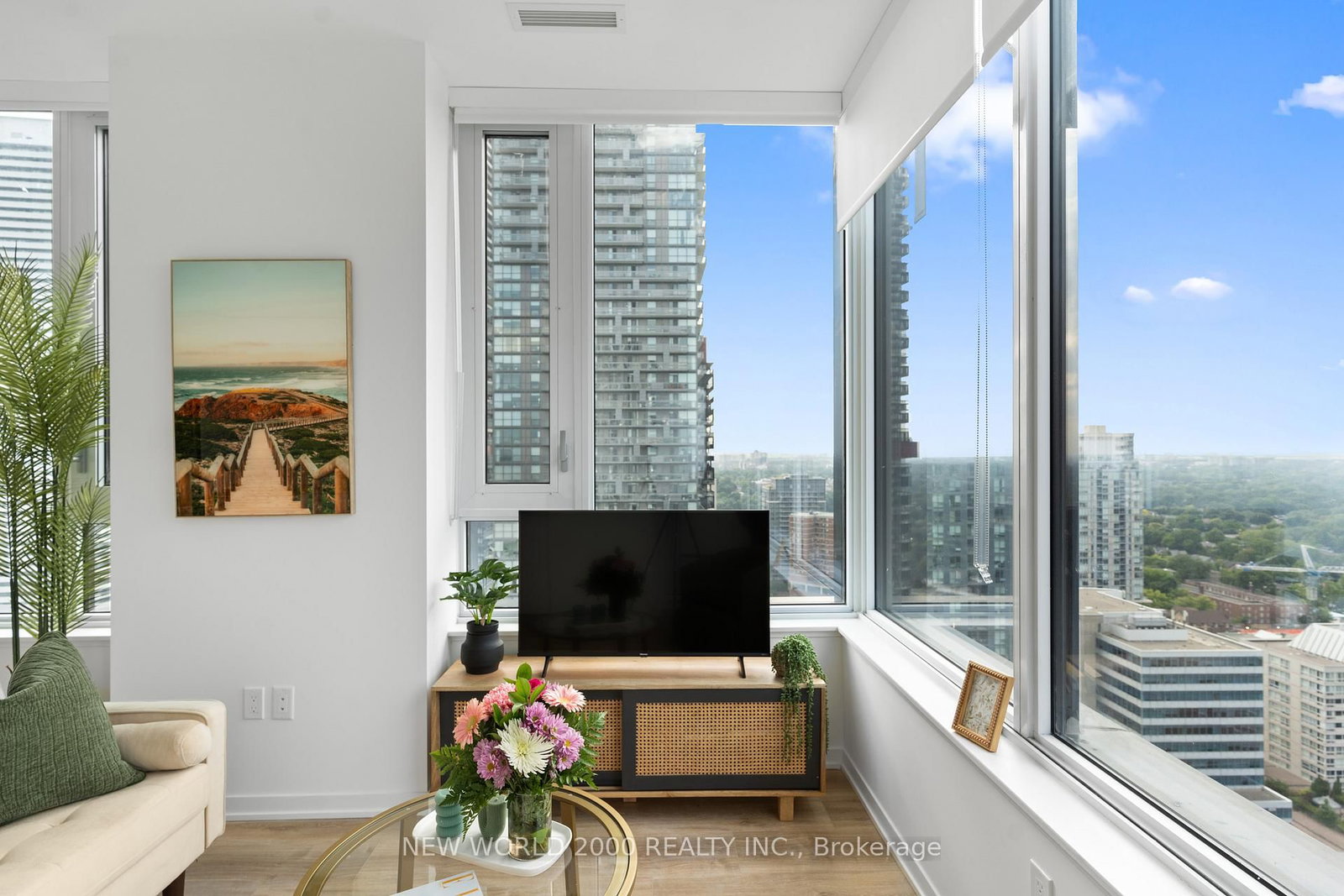 Photo 10 of Unit 3412, 101 Roehampton Ave, Toronto, Mount Pleasant West — HOMEH