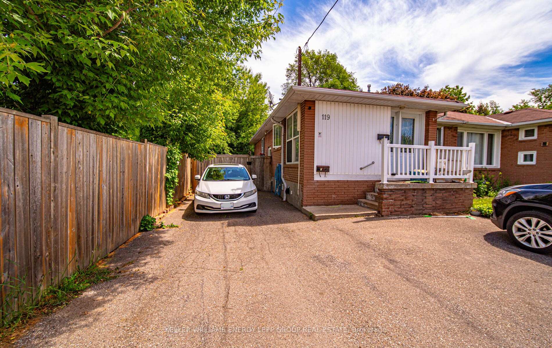Photo 3 of 119 Lupin Drive, Whitby, Downtown Whitby — HOMEH