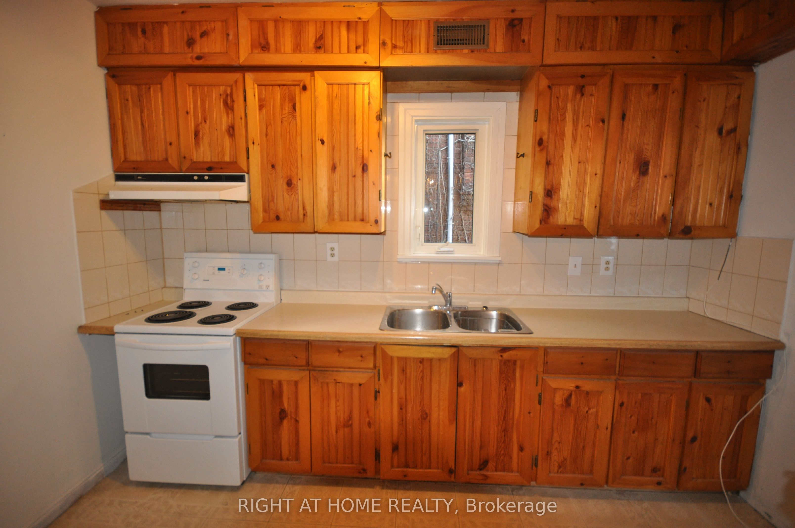 Photo 24 of 129 Colin Avenue, Toronto, Yonge-Eglinton — HOMEH