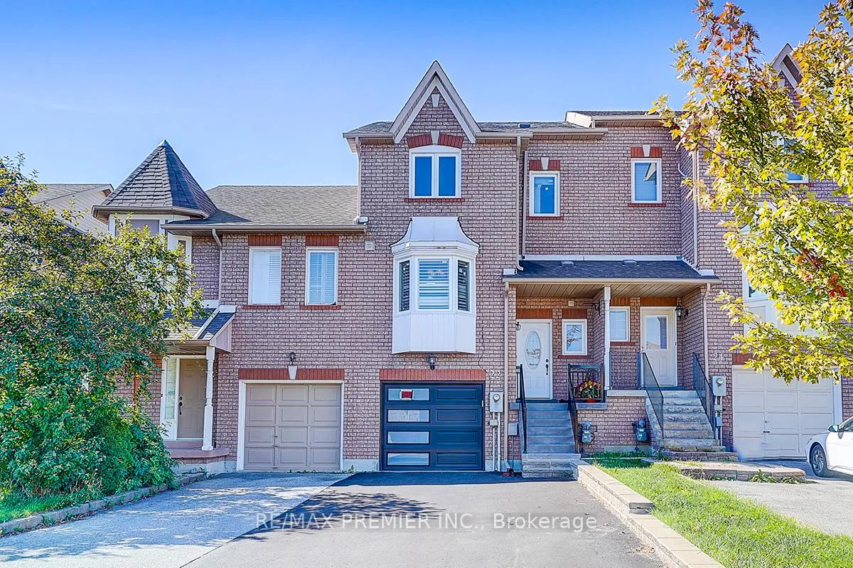 Photo 2 of 22 Michelle Drive, Vaughan, East Woodbridge — HOMEH