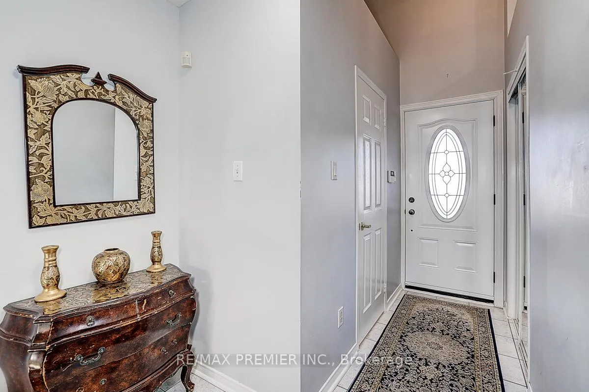 Photo 3 of 22 Michelle Drive, Vaughan, East Woodbridge — HOMEH