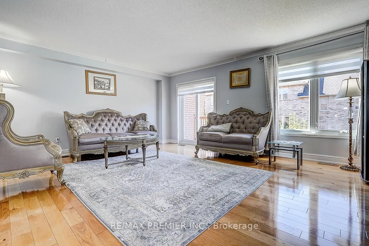 Photo 4 of 22 Michelle Drive, Vaughan, East Woodbridge — HOMEH