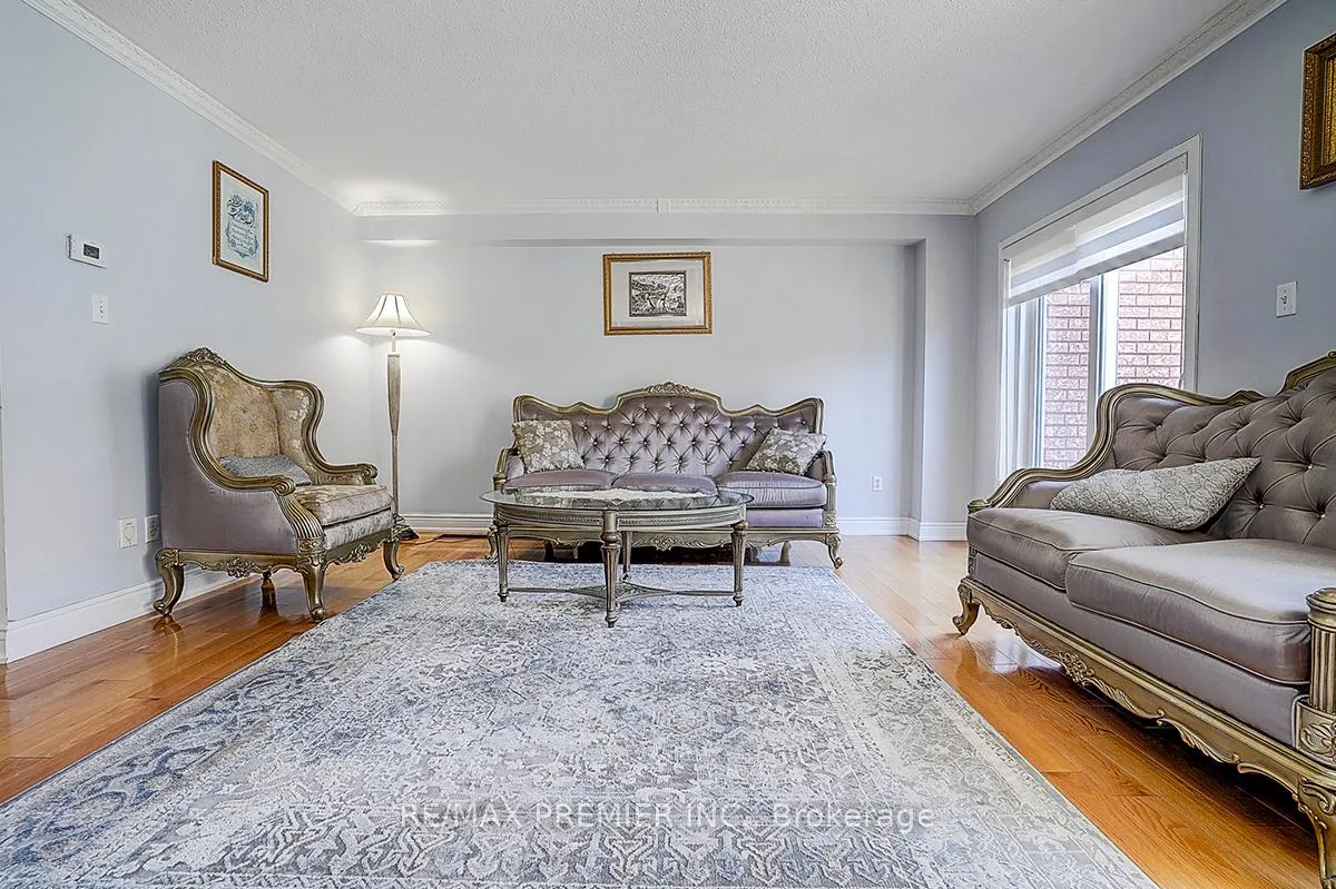 Photo 5 of 22 Michelle Drive, Vaughan, East Woodbridge — HOMEH