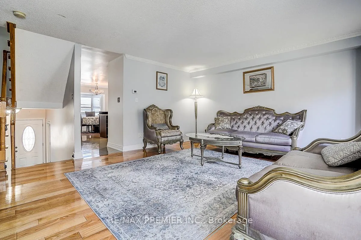 Photo 6 of 22 Michelle Drive, Vaughan, East Woodbridge — HOMEH