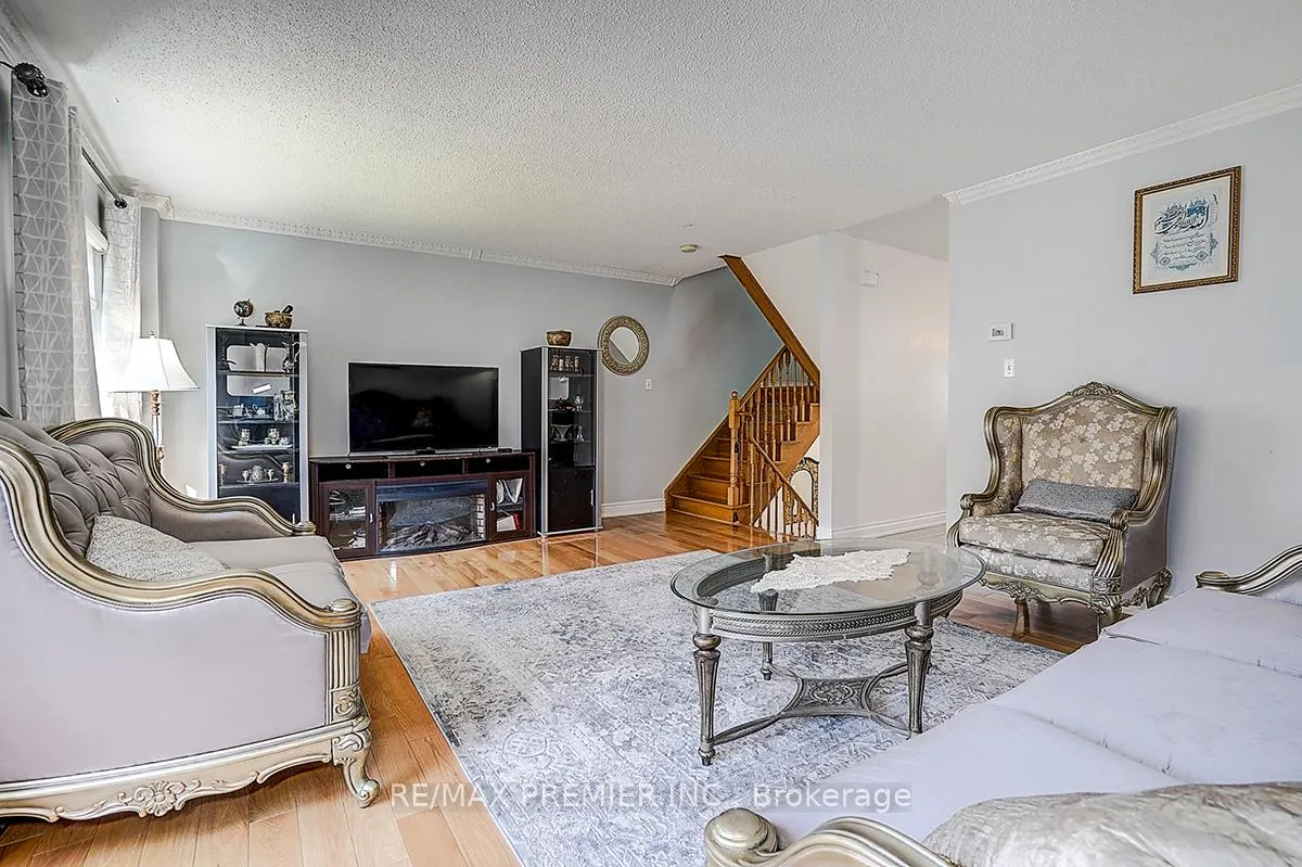 Photo 7 of 22 Michelle Drive, Vaughan, East Woodbridge — HOMEH