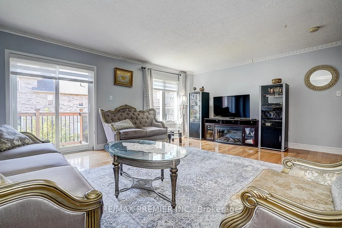 Photo 8 of 22 Michelle Drive, Vaughan, East Woodbridge — HOMEH