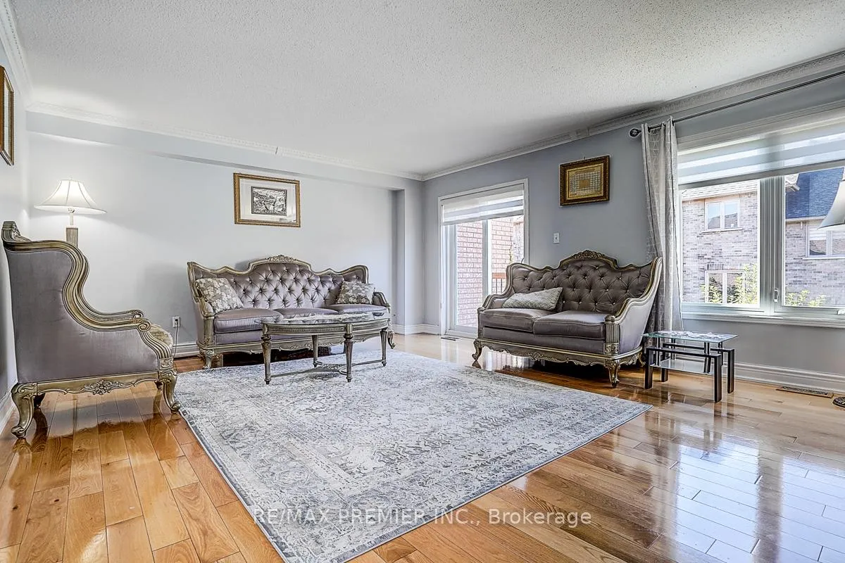 Photo 9 of 22 Michelle Drive, Vaughan, East Woodbridge — HOMEH