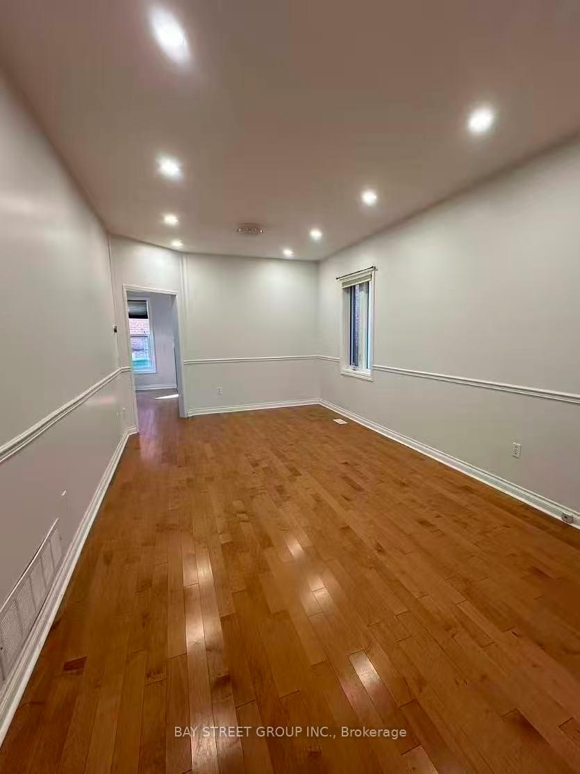 Photo 2 of 5 Ballymore Drive, Aurora, Bayview Wellington — HOMEH