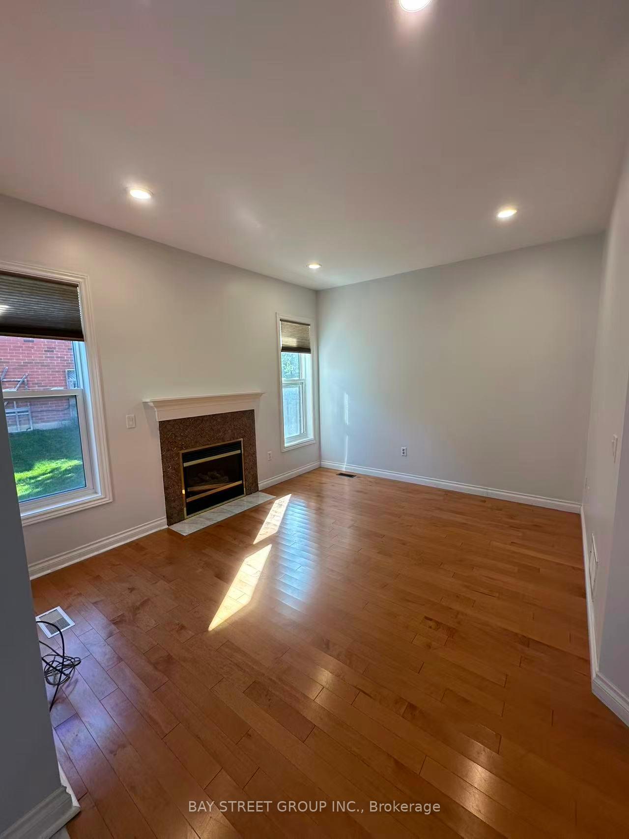 Photo 3 of 5 Ballymore Drive, Aurora, Bayview Wellington — HOMEH