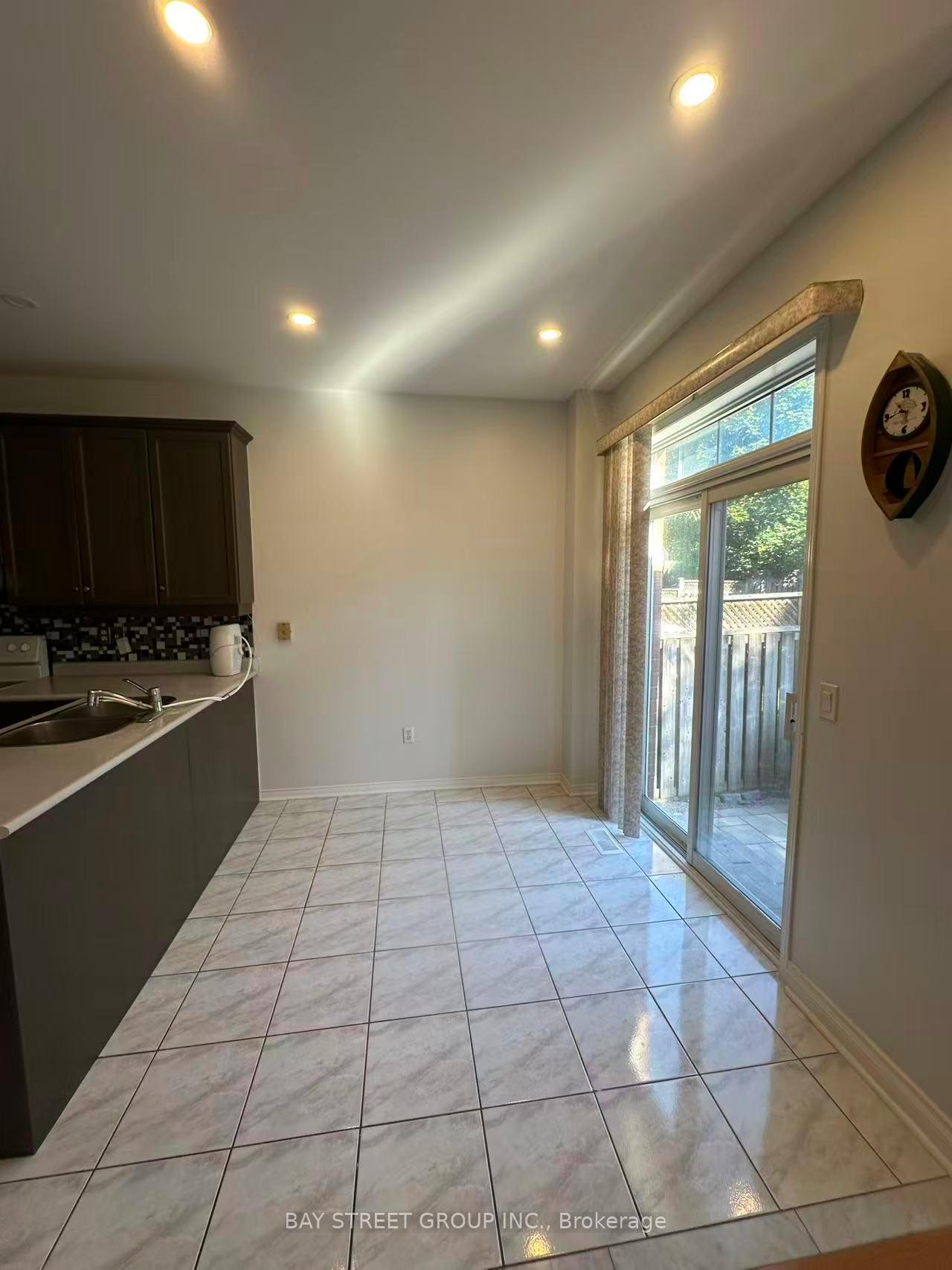 Photo 5 of 5 Ballymore Drive, Aurora, Bayview Wellington — HOMEH