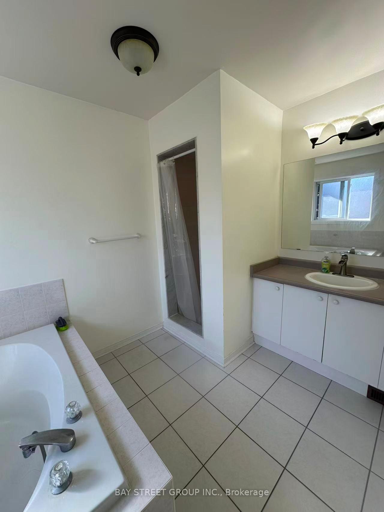 Photo 10 of 5 Ballymore Drive, Aurora, Bayview Wellington — HOMEH